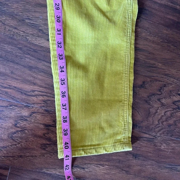 BDG Urban Outfitters Mustard Yellow Corduroy Mom Jeans- Size 28 - Picture 8 of 12